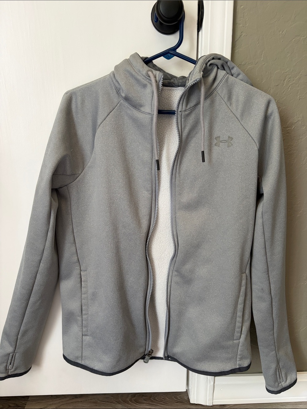 Under Armour Light Gray Zip-Up Hooded Fleece Jacket Women’s Size Small